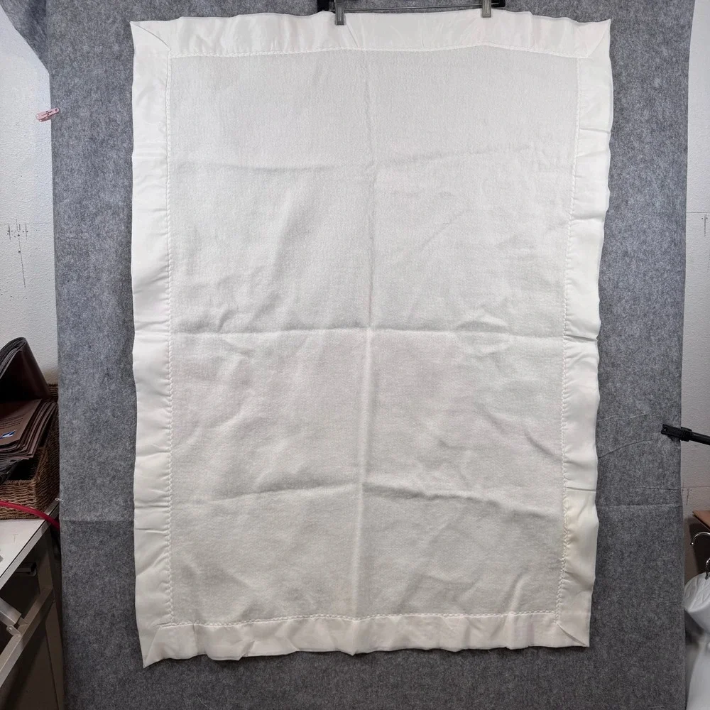 Vintage Satin Trim Baby Blanket Kids OS Fleece White Nursery USA Made Carters 90